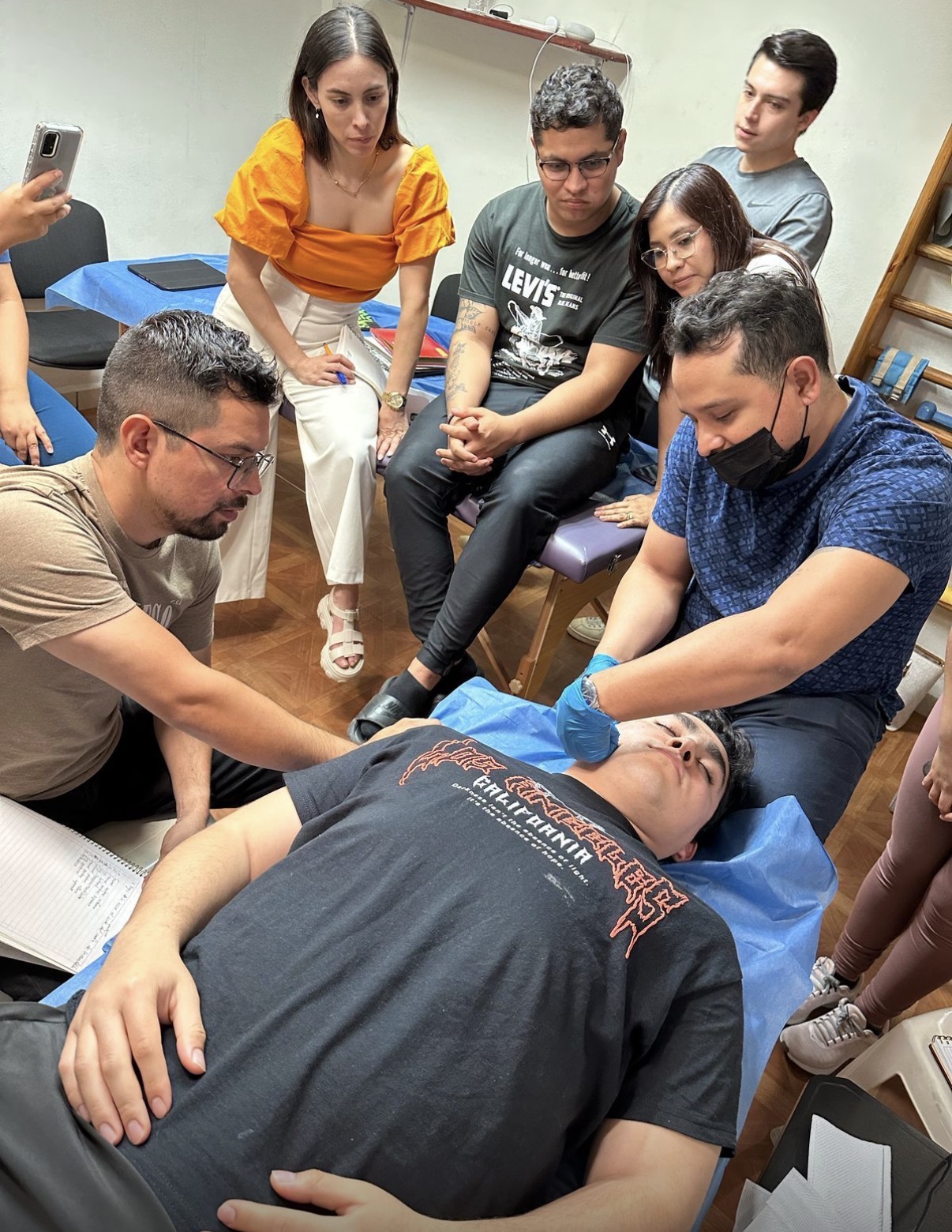 Demostración clínica craneomandibular durante una formación FNO